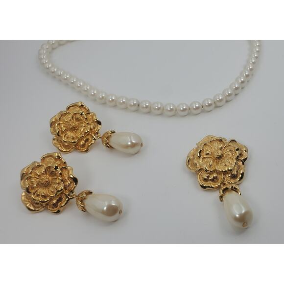 Vintage Avon Summerset Collection Faux Pearl Floral Necklace & Earrings Set 1994 - Picture 12 of 13